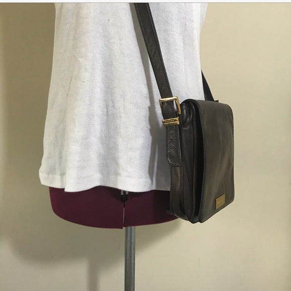Perlina brown square crossbody with gold accents - Picture 4 of 6